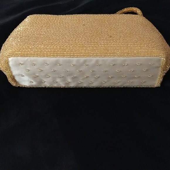 Purse with yellow and gold colored beads - Picture 5 of 5